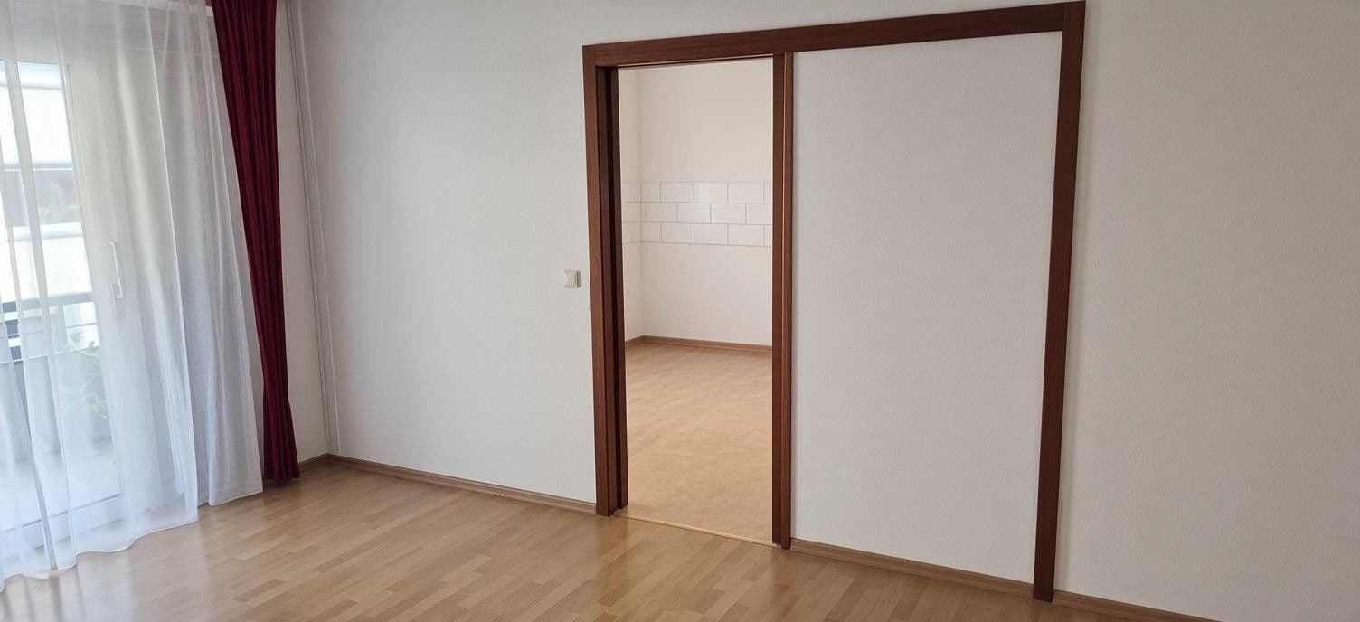 Prenájom bytu 3-izbový 87 m², Wingertstr. 69, Mannheim, Bádensko-Wurttembersko Prenájom bytu 3-izbový 87 m², Wingertstr. 69, Mannheim, Bádensko-Wurttembersko
