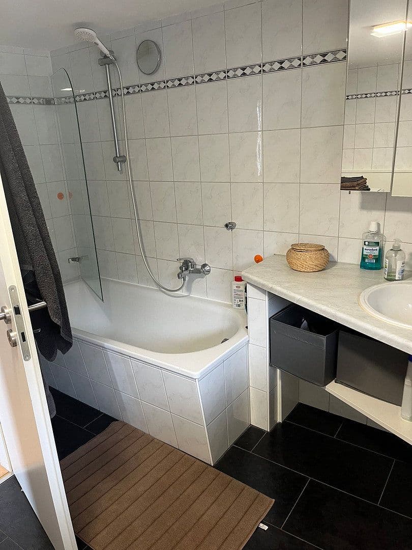 Prenájom bytu 4-izbový 95 m², Niedernhausen, Hesensko Prenájom bytu 4-izbový 95 m², Niedernhausen, Hesensko