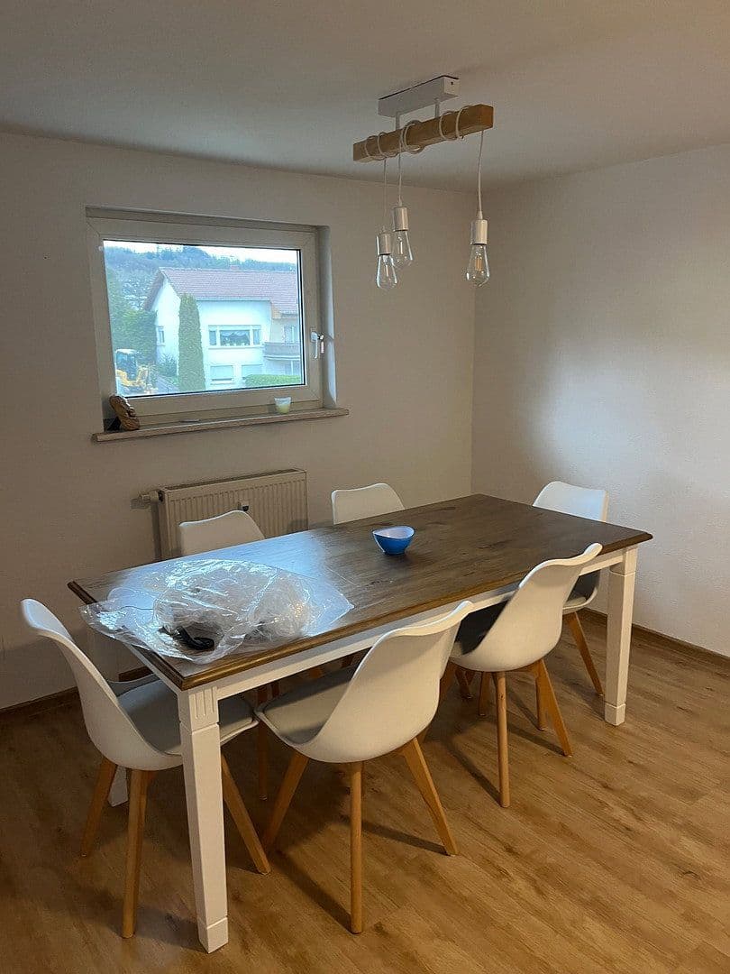Prenájom bytu 4-izbový 95 m², Niedernhausen, Hesensko Prenájom bytu 4-izbový 95 m², Niedernhausen, Hesensko