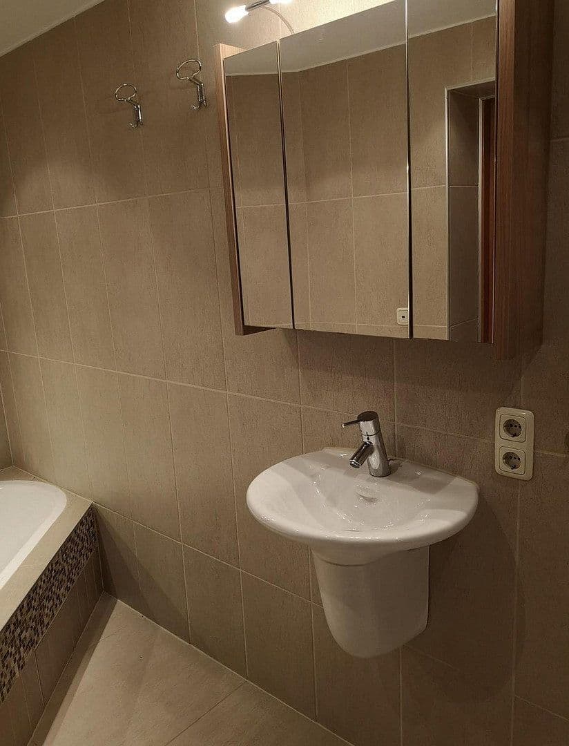 Predaj domu 230 m², pozemok 174 m², Bingen am Rhein, Porýnie-Falcko Predaj domu 230 m², pozemok 174 m², Bingen am Rhein, Porýnie-Falcko