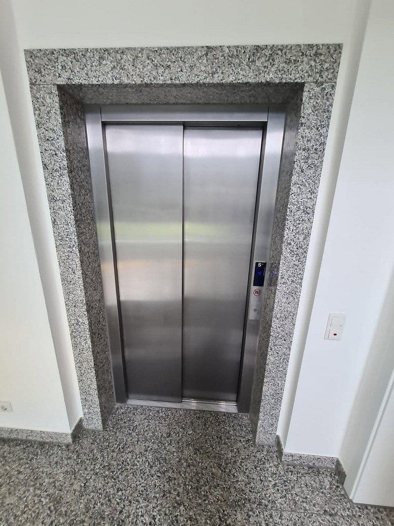 Prenájom bytu 3-izbový 88 m², Gustav-Stresemann-Straße 21, Göggingen, Bavorsko Prenájom bytu 3-izbový 88 m², Gustav-Stresemann-Straße 21, Göggingen, Bavorsko
