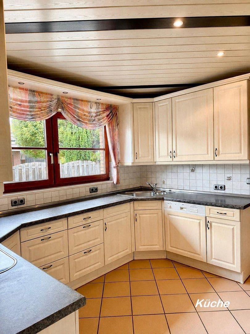Predaj domu 176 m², pozemok 600 m², Varel, Dolné Sasko Predaj domu 176 m², pozemok 600 m², Varel, Dolné Sasko