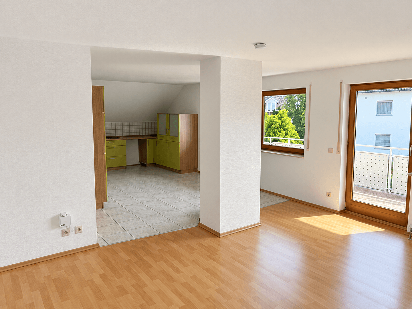 Prenájom bytu 4-izbový 96 m², Neuhausen, Bádensko-Wurttembersko Prenájom bytu 4-izbový 96 m², Neuhausen, Bádensko-Wurttembersko