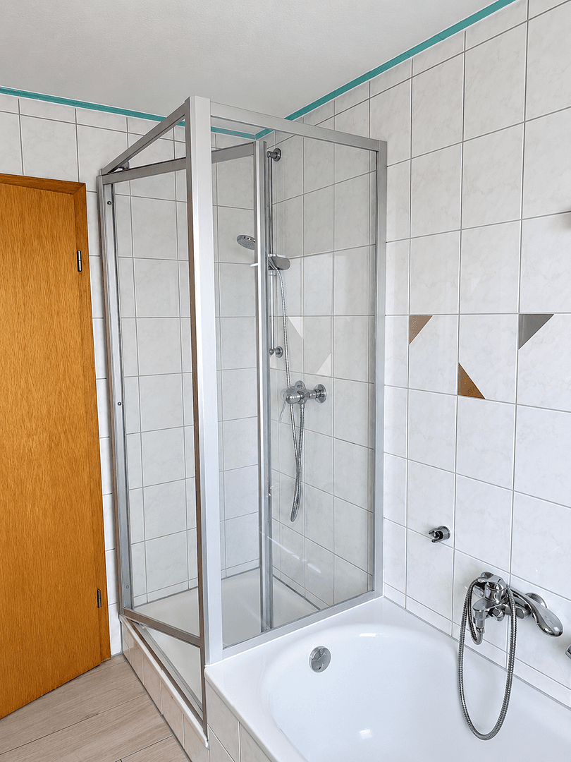 Prenájom bytu 4-izbový 96 m², Neuhausen, Bádensko-Wurttembersko Prenájom bytu 4-izbový 96 m², Neuhausen, Bádensko-Wurttembersko