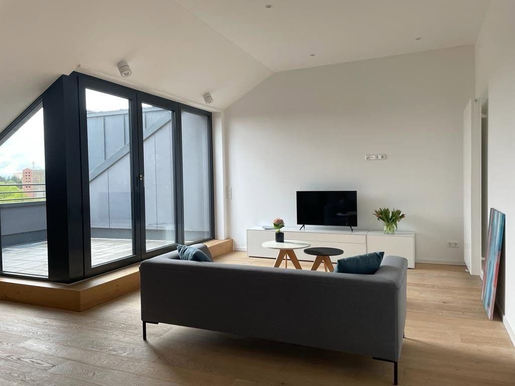 Prenájom bytu 2-izbový 114 m², München, Bavorsko Prenájom bytu 2-izbový 114 m², München, Bavorsko