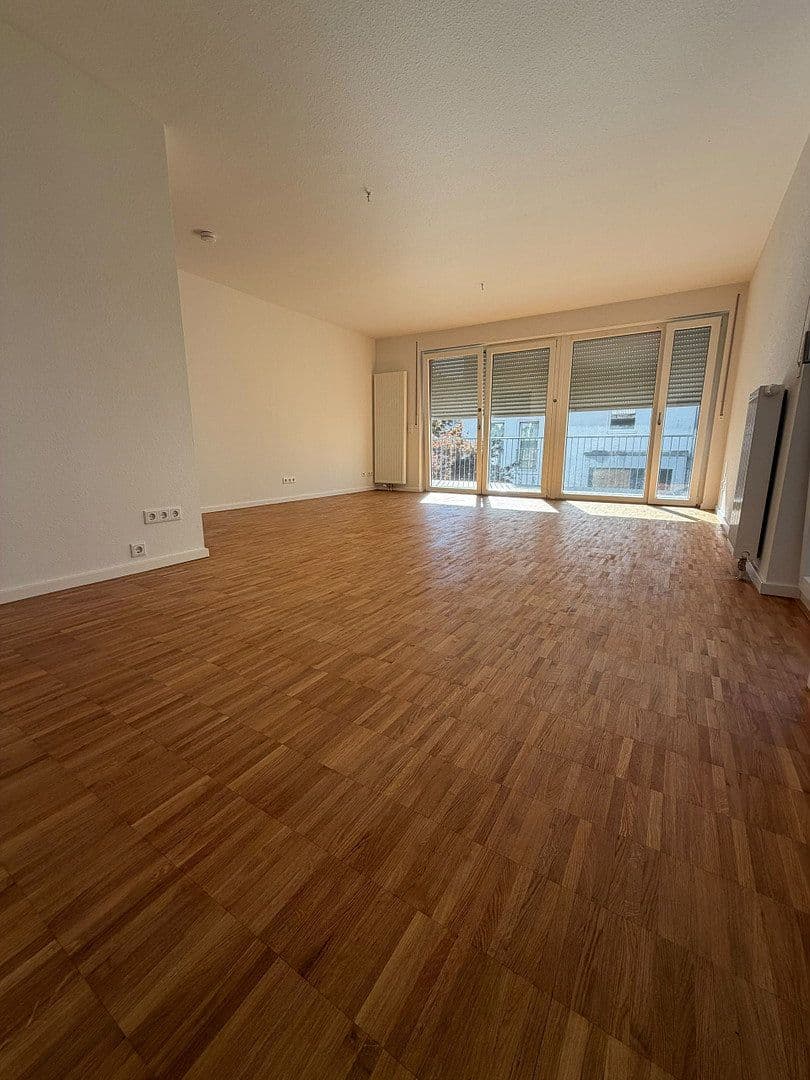 Prenájom bytu 3-izbový 85 m², Köln, Severné Porýnie - Westfálsko Prenájom bytu 3-izbový 85 m², Köln, Severné Porýnie - Westfálsko