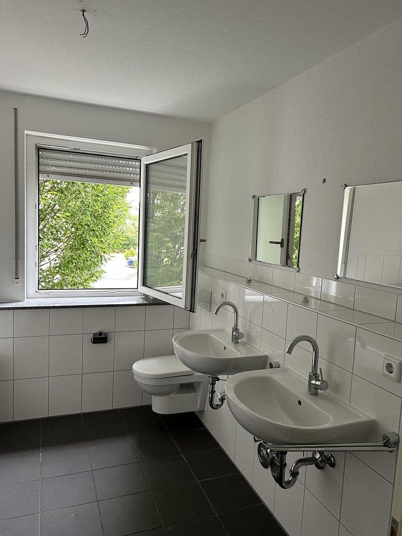 Prenájom bytu 3-izbový 85 m², Köln, Severné Porýnie - Westfálsko Prenájom bytu 3-izbový 85 m², Köln, Severné Porýnie - Westfálsko