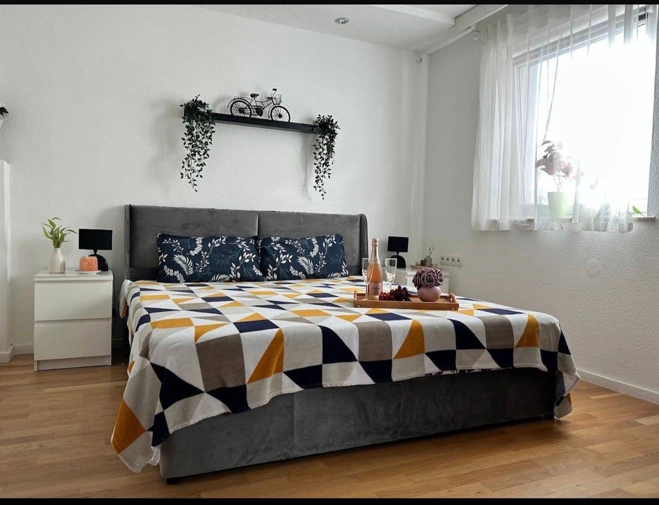 Prenájom bytu 5-izbový 118 m², Backnang, Bádensko-Wurttembersko Prenájom bytu 5-izbový 118 m², Backnang, Bádensko-Wurttembersko