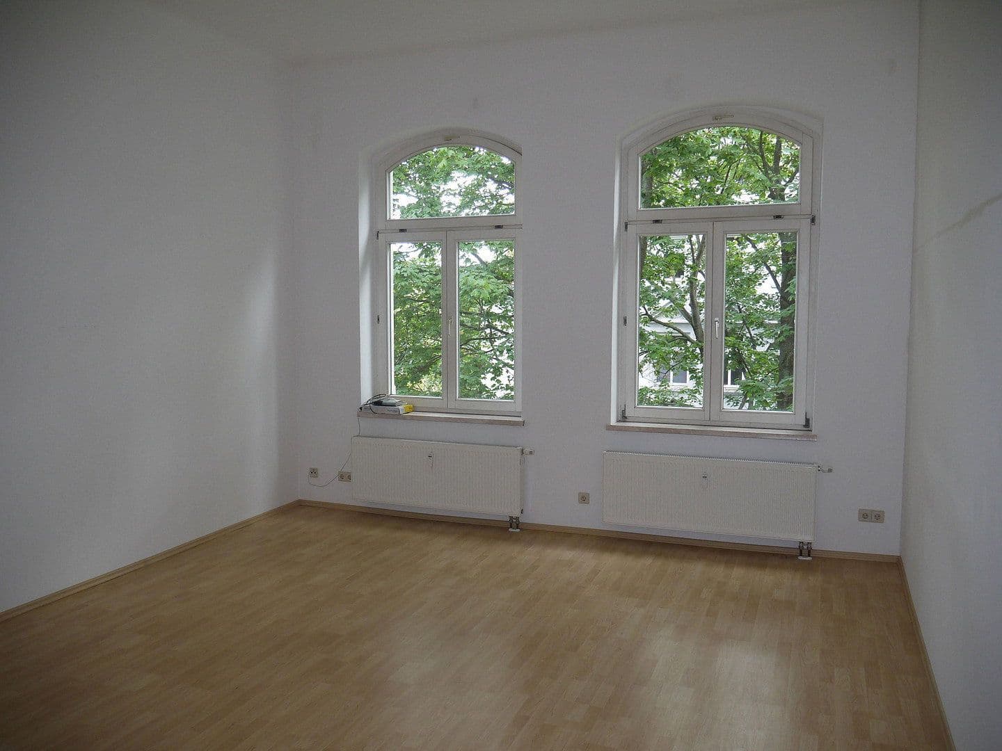 Prenájom bytu 4-izbový 146 m², Dresden, Sasko Prenájom bytu 4-izbový 146 m², Dresden, Sasko