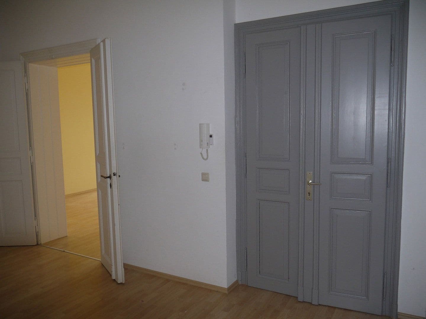 Prenájom bytu 4-izbový 146 m², Dresden, Sasko Prenájom bytu 4-izbový 146 m², Dresden, Sasko
