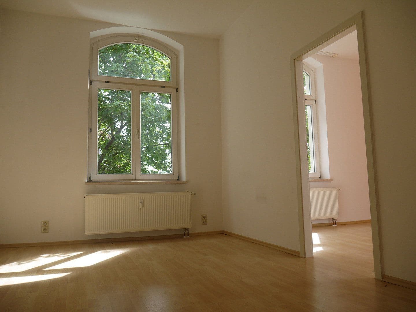 Prenájom bytu 4-izbový 146 m², Dresden, Sasko Prenájom bytu 4-izbový 146 m², Dresden, Sasko
