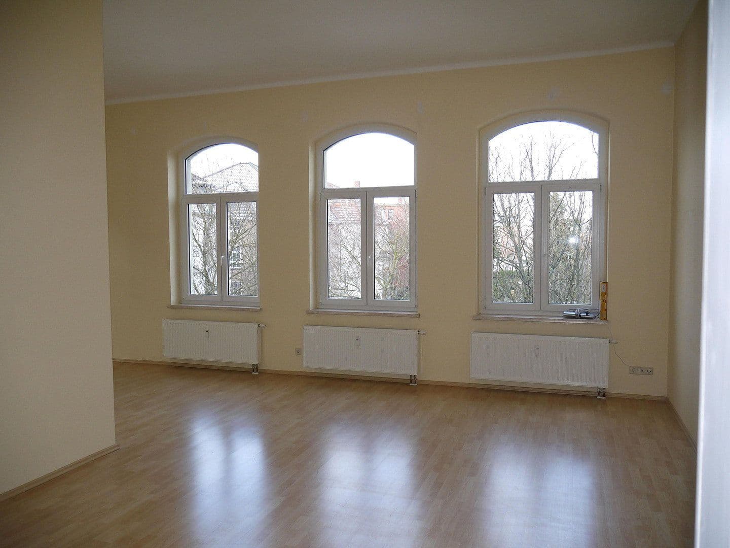 Prenájom bytu 4-izbový 146 m², Dresden, Sasko Prenájom bytu 4-izbový 146 m², Dresden, Sasko