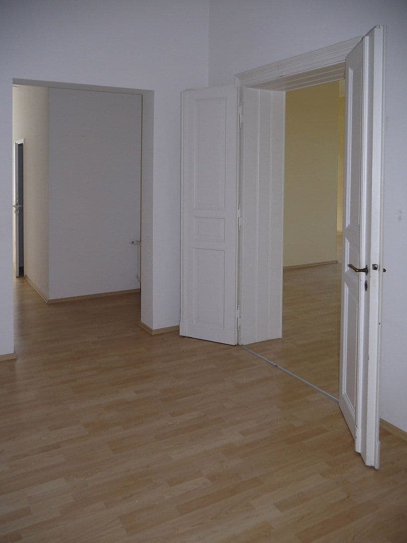 Prenájom bytu 4-izbový 146 m², Dresden, Sasko Prenájom bytu 4-izbový 146 m², Dresden, Sasko