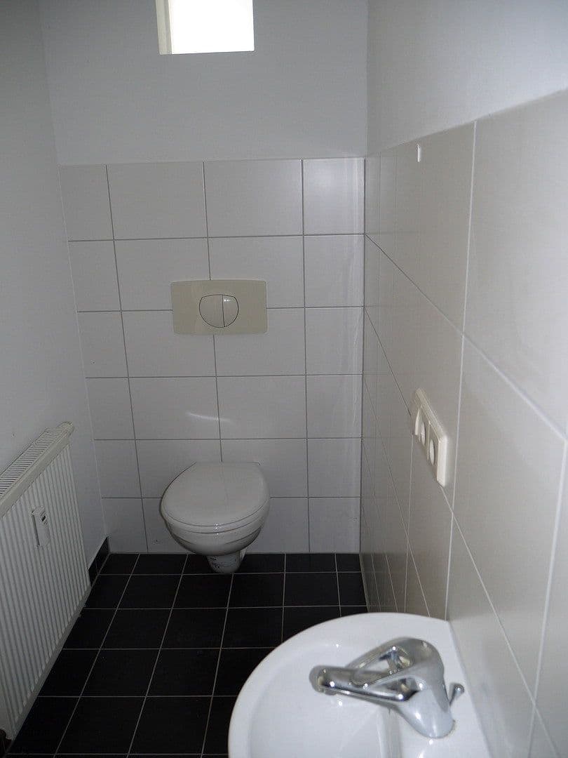 Prenájom bytu 4-izbový 146 m², Dresden, Sasko Prenájom bytu 4-izbový 146 m², Dresden, Sasko