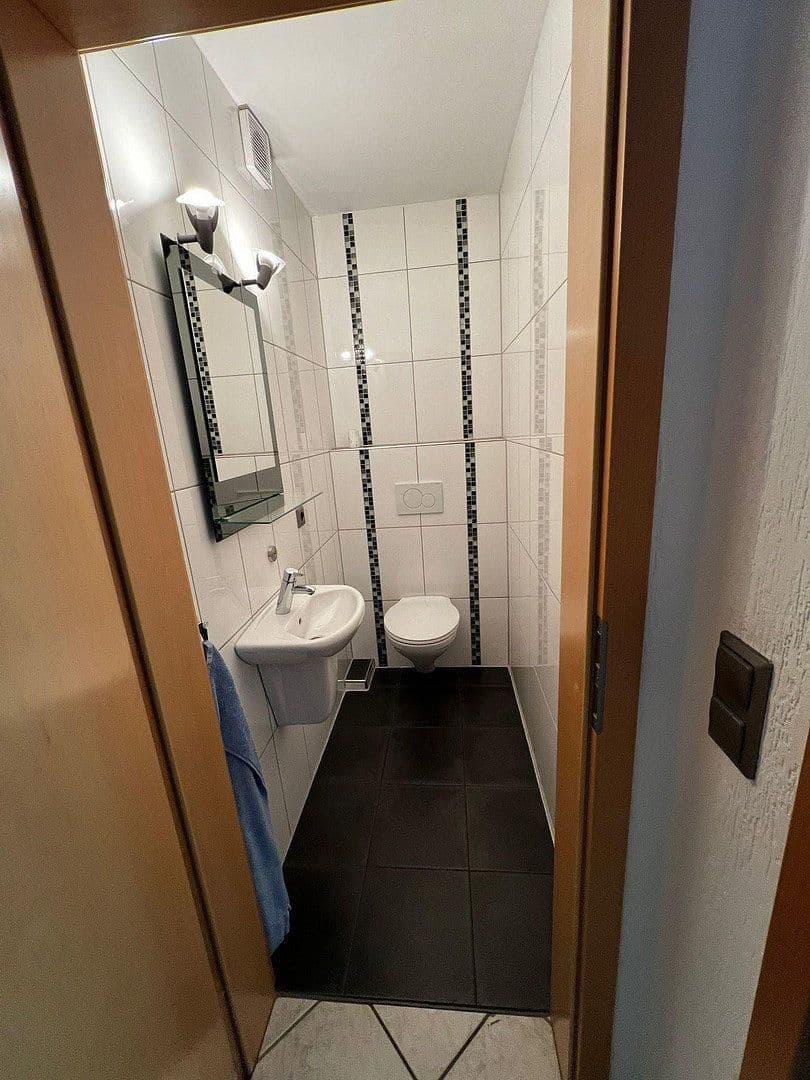 Prenájom bytu 3-izbový 81 m², Obere Saarlandstrasse 5, Mülheim an der Ruhr, Severné Porýnie - Westfálsko Prenájom bytu 3-izbový 81 m², Obere Saarlandstrasse 5, Mülheim an der Ruhr, Severné Porýnie - Westfálsko