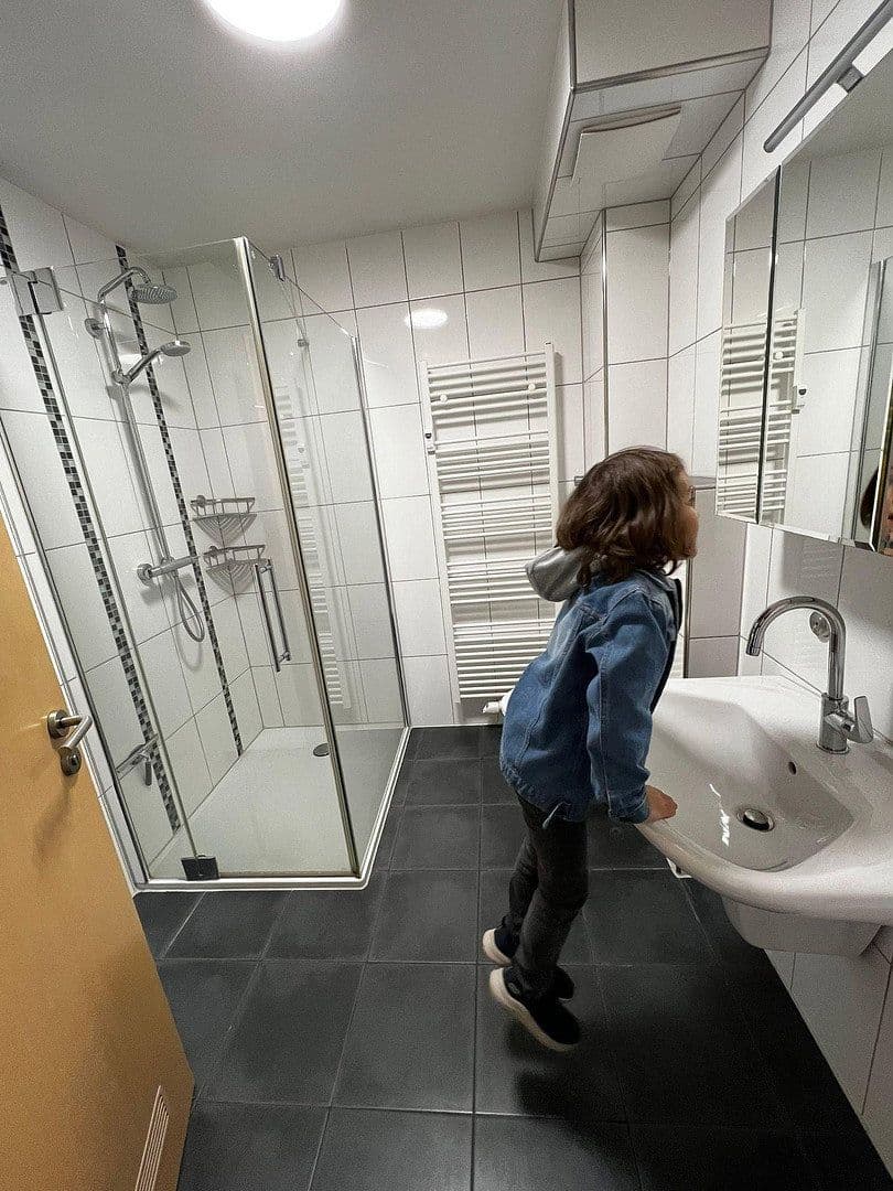 Prenájom bytu 3-izbový 81 m², Obere Saarlandstrasse 5, Mülheim an der Ruhr, Severné Porýnie - Westfálsko Prenájom bytu 3-izbový 81 m², Obere Saarlandstrasse 5, Mülheim an der Ruhr, Severné Porýnie - Westfálsko