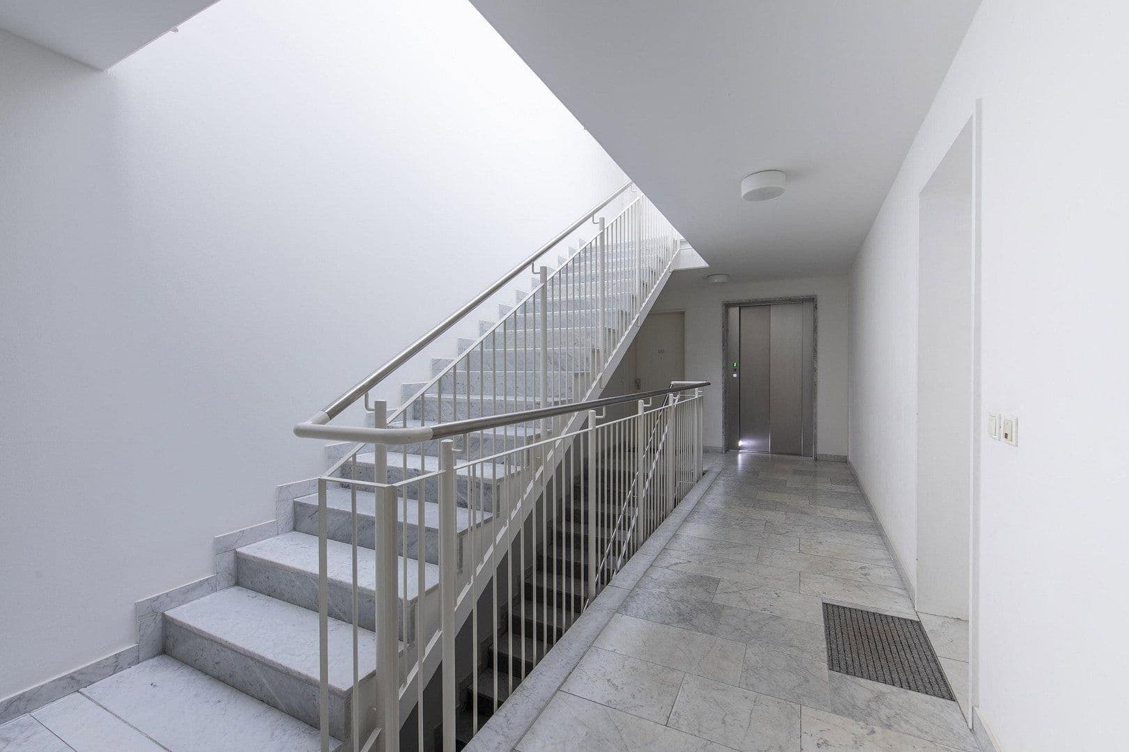 Prenájom bytu 2-izbový 70 m², Fürkhofstr. 18, München-Bogenhausen, Bavorsko Prenájom bytu 2-izbový 70 m², Fürkhofstr. 18, München-Bogenhausen, Bavorsko