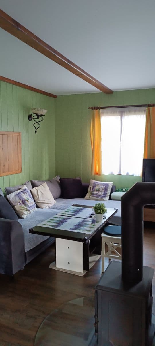 Predaj rekreačného objektu 60 m², pozemok 1.550 m², Benešov, Středočeský kraj Predaj rekreačného objektu 60 m², pozemok 1.550 m², Benešov, Středočeský kraj