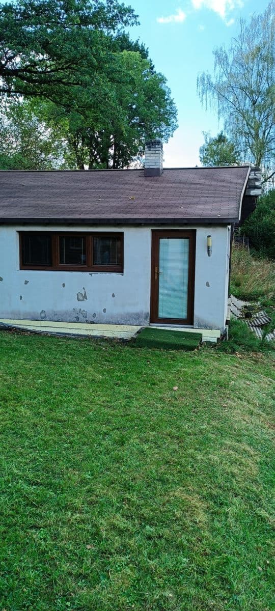 Predaj rekreačného objektu 60 m², pozemok 1.550 m², Benešov, Středočeský kraj Predaj rekreačného objektu 60 m², pozemok 1.550 m², Benešov, Středočeský kraj