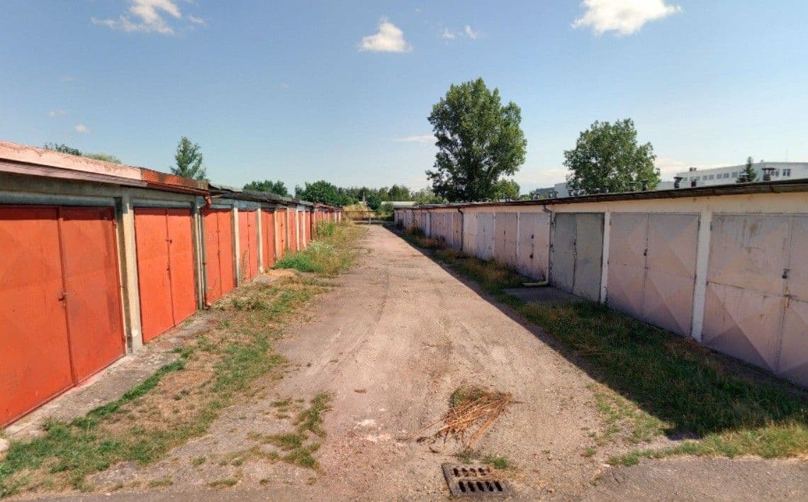 Prenájom garáže 19 m², Hradec Králové, Královéhradecký kraj Prenájom garáže 19 m², Hradec Králové, Královéhradecký kraj