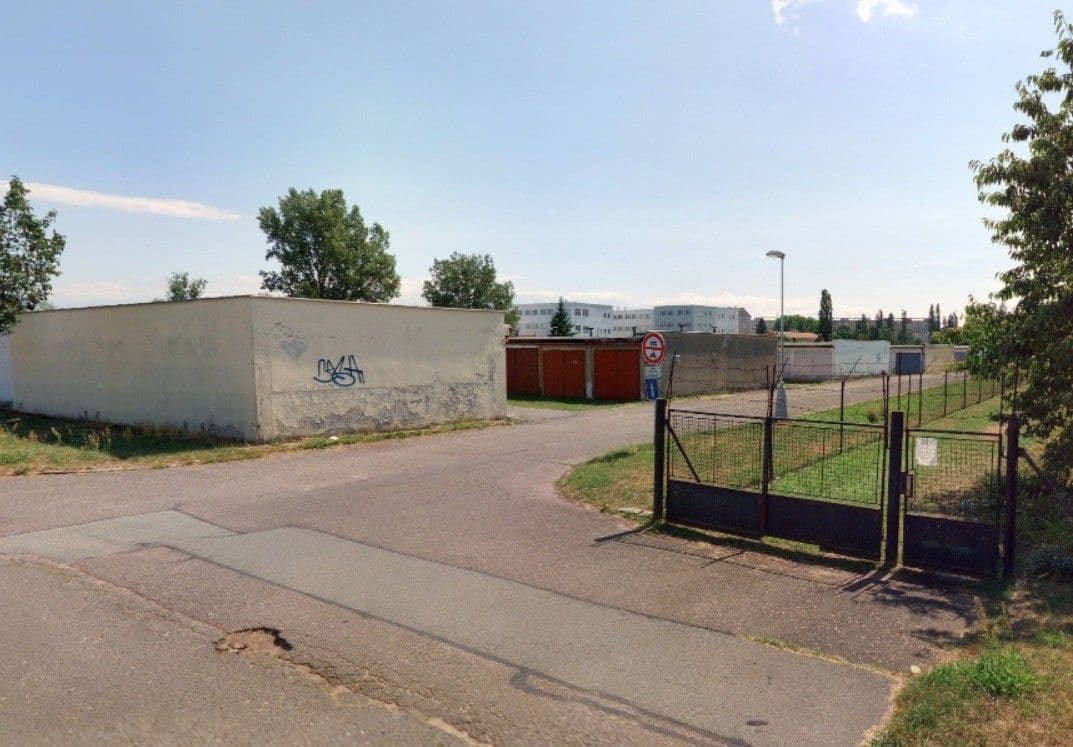 Prenájom garáže 19 m², Hradec Králové, Královéhradecký kraj Prenájom garáže 19 m², Hradec Králové, Královéhradecký kraj