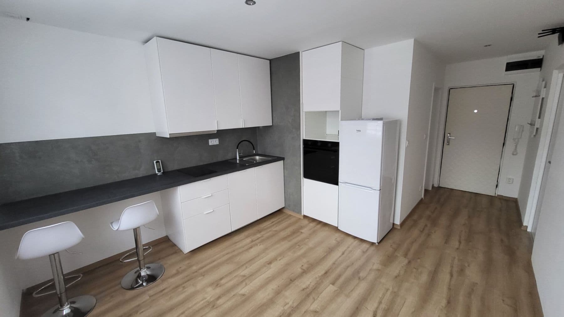 Prenájom bytu 2-izbový 37 m², Kryblická, Trutnov, Královéhradecký kraj Prenájom bytu 2-izbový 37 m², Kryblická, Trutnov, Královéhradecký kraj