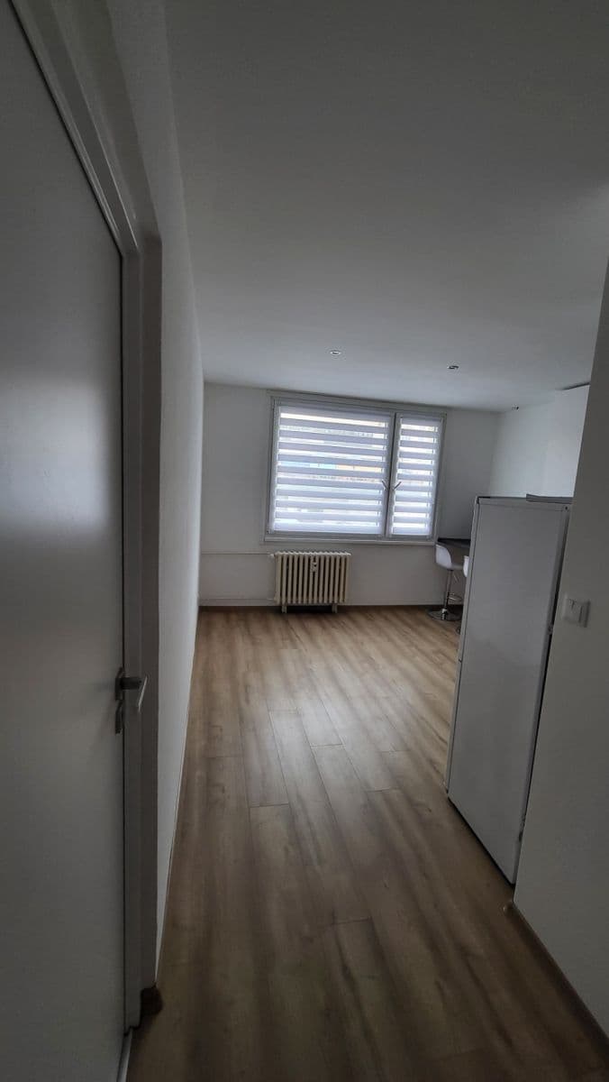 Prenájom bytu 2-izbový 37 m², Kryblická, Trutnov, Královéhradecký kraj Prenájom bytu 2-izbový 37 m², Kryblická, Trutnov, Královéhradecký kraj
