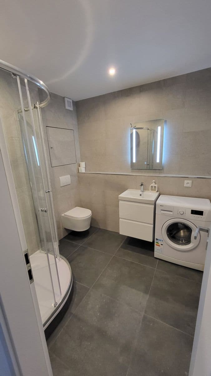 Prenájom bytu 2-izbový 37 m², Kryblická, Trutnov, Královéhradecký kraj Prenájom bytu 2-izbový 37 m², Kryblická, Trutnov, Královéhradecký kraj