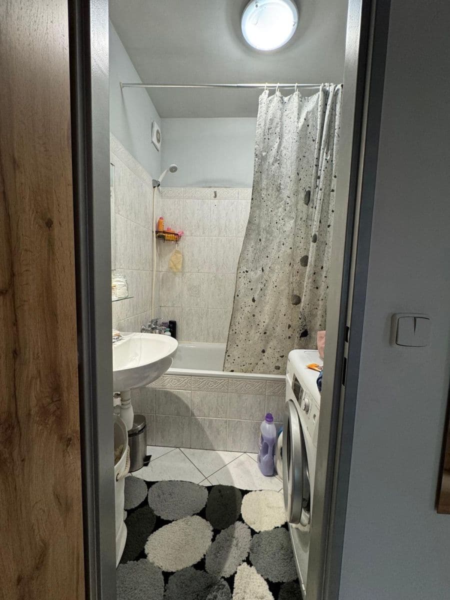 Prenájom bytu 2-izbový 44 m², Čsl. armády, Hostivice, Středočeský kraj Prenájom bytu 2-izbový 44 m², Čsl. armády, Hostivice, Středočeský kraj