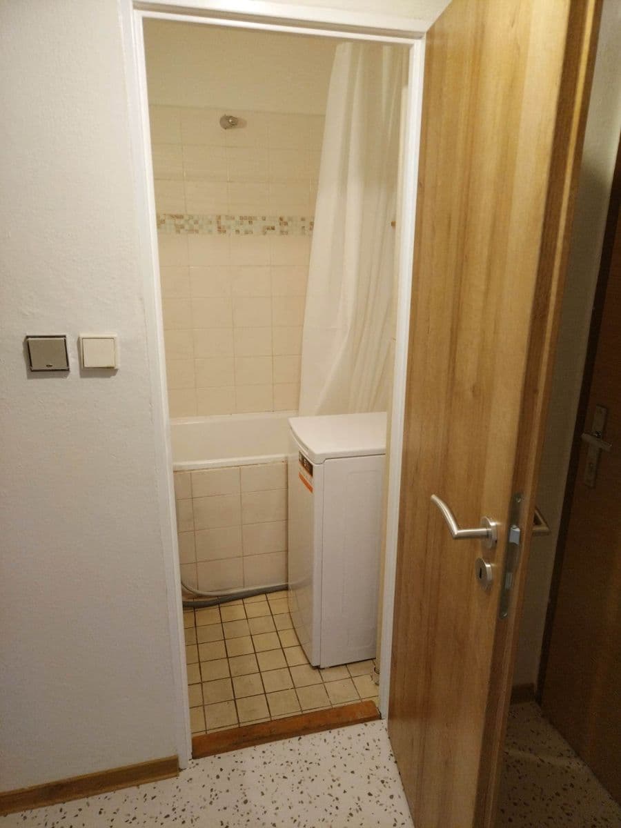 Prenájom bytu 2-izbový 45 m², Gutova, Praha, Praha Prenájom bytu 2-izbový 45 m², Gutova, Praha, Praha