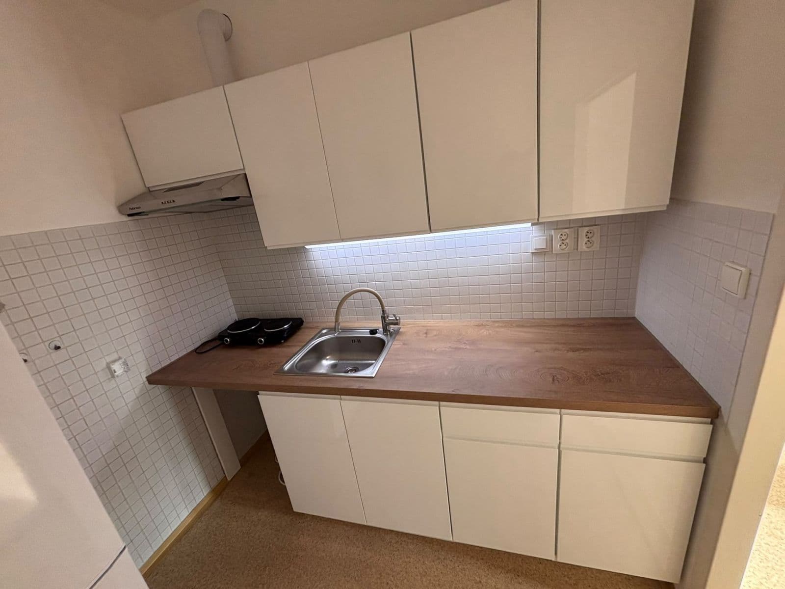 Prenájom bytu 2-izbový 43 m², Chabařovická, Praha, Praha Prenájom bytu 2-izbový 43 m², Chabařovická, Praha, Praha