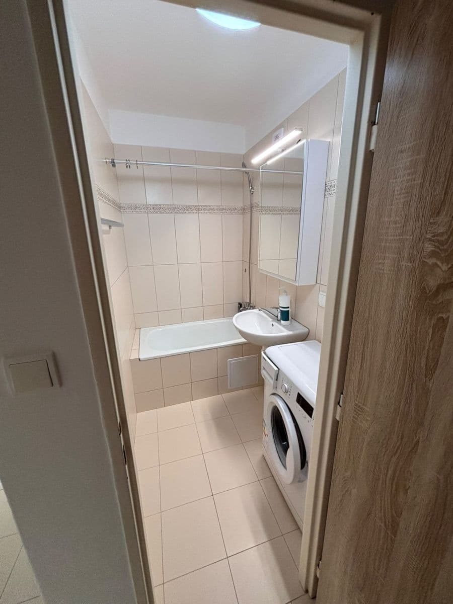 Prenájom bytu 2-izbový 43 m², Chabařovická, Praha, Praha Prenájom bytu 2-izbový 43 m², Chabařovická, Praha, Praha