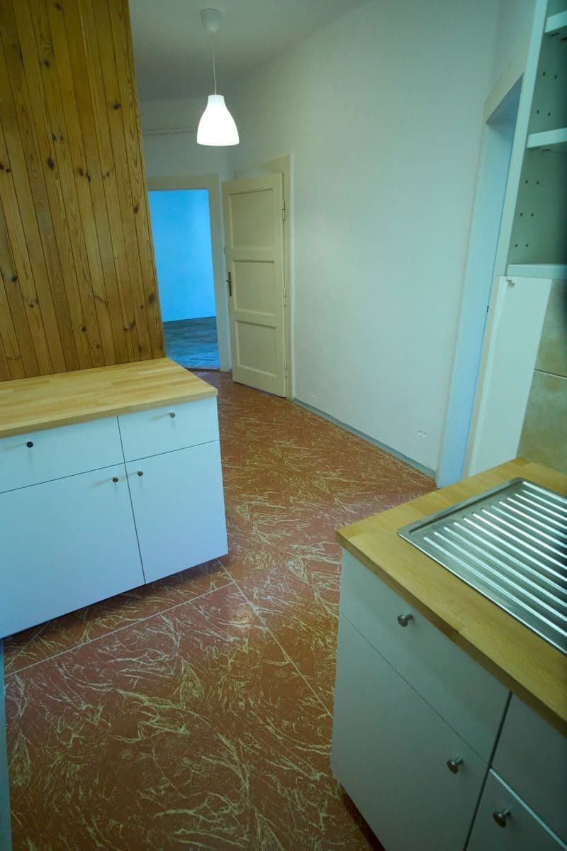 Prenájom bytu 3-izbový 59 m², Biskupcova, Praha, Praha Prenájom bytu 3-izbový 59 m², Biskupcova, Praha, Praha