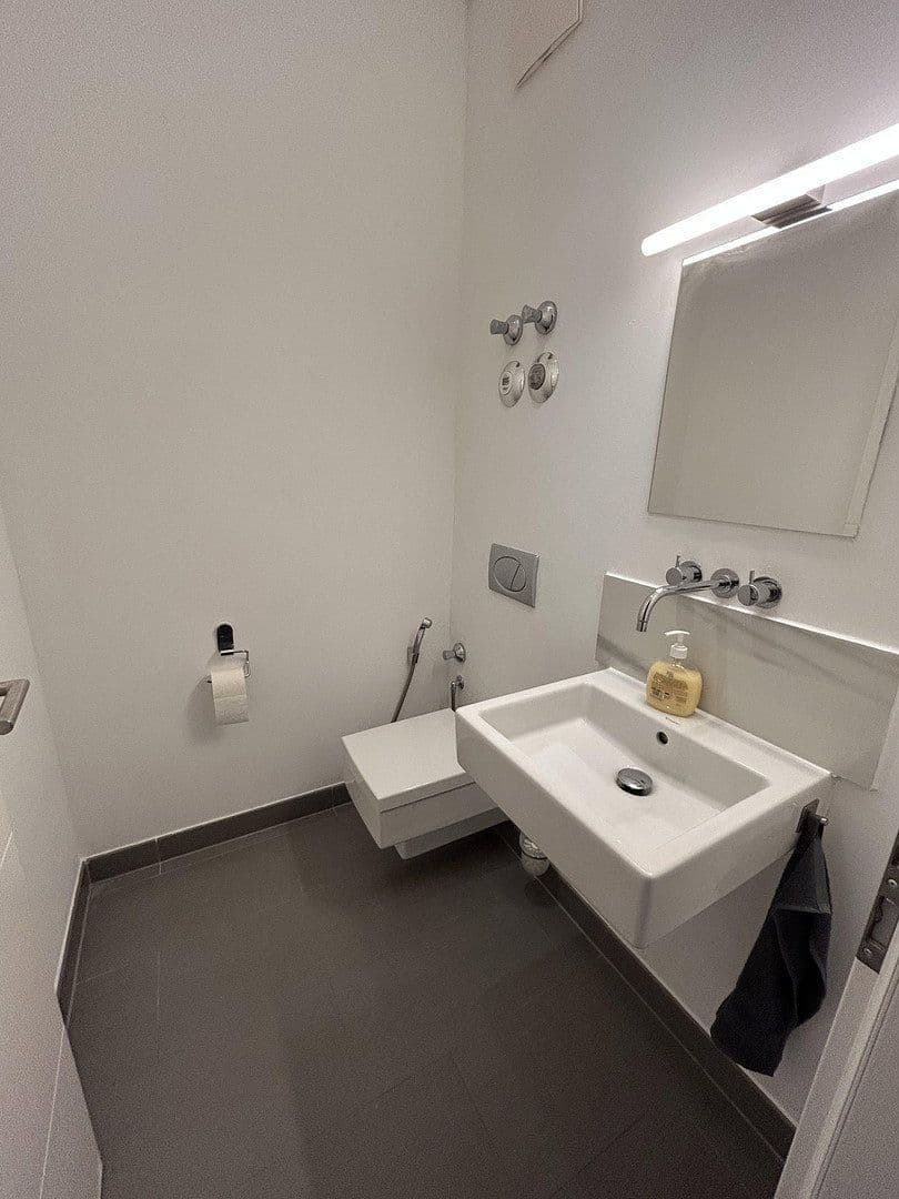 Predaj bytu 7-izbový 178 m², Karlsruhe, Bádensko-Wurttembersko Predaj bytu 7-izbový 178 m², Karlsruhe, Bádensko-Wurttembersko