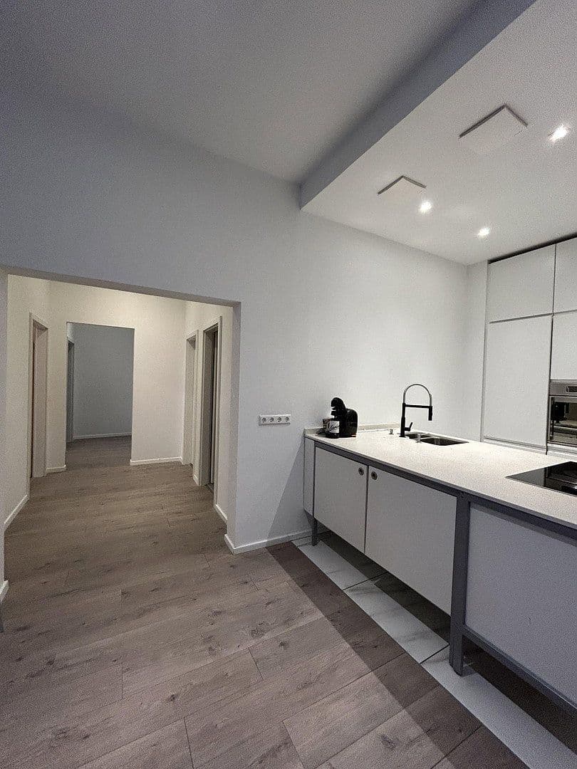 Predaj bytu 7-izbový 178 m², Karlsruhe, Bádensko-Wurttembersko Predaj bytu 7-izbový 178 m², Karlsruhe, Bádensko-Wurttembersko