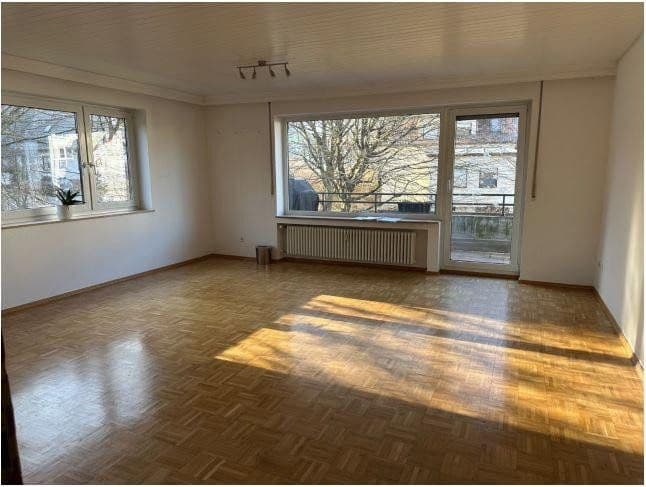 Prenájom bytu 4-izbový 109 m², Tübingen, Bádensko-Wurttembersko Prenájom bytu 4-izbový 109 m², Tübingen, Bádensko-Wurttembersko