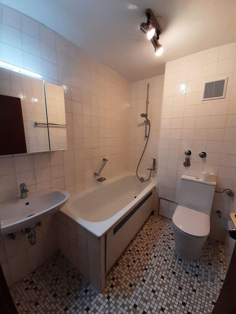 Prenájom bytu 1-izbový 33 m², München, Bavorsko Prenájom bytu 1-izbový 33 m², München, Bavorsko
