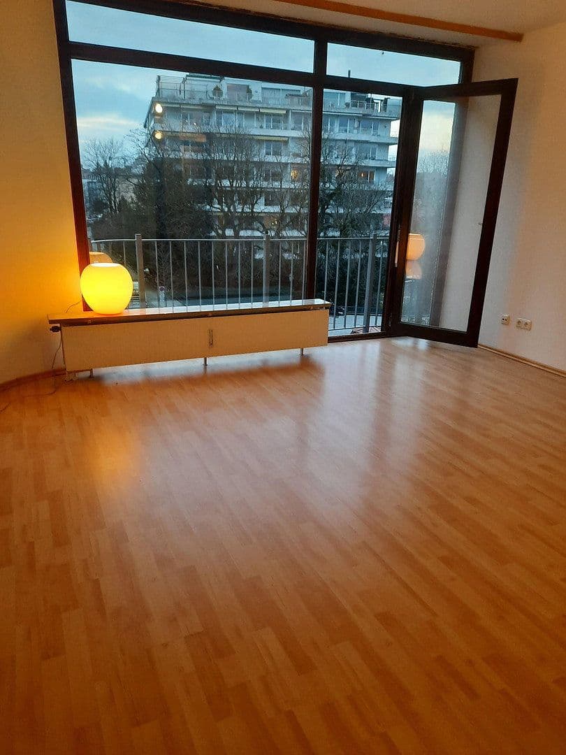 Prenájom bytu 1-izbový 33 m², München, Bavorsko Prenájom bytu 1-izbový 33 m², München, Bavorsko