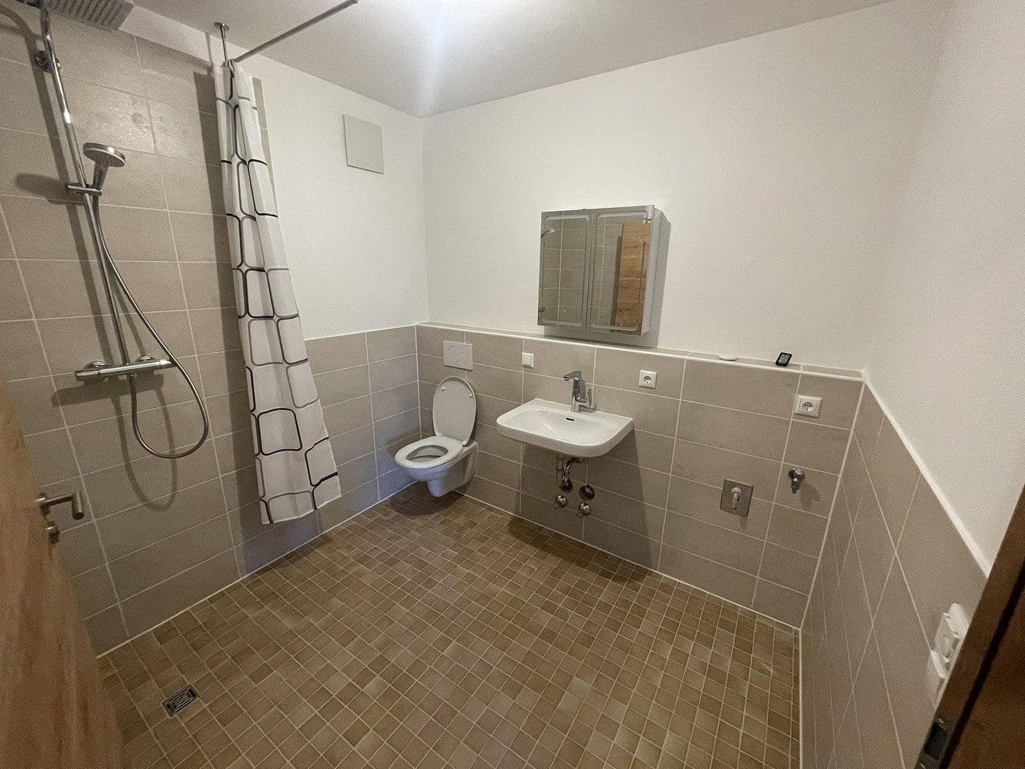 Prenájom bytu 4-izbový 103 m², Fridolfing, Bavorsko Prenájom bytu 4-izbový 103 m², Fridolfing, Bavorsko