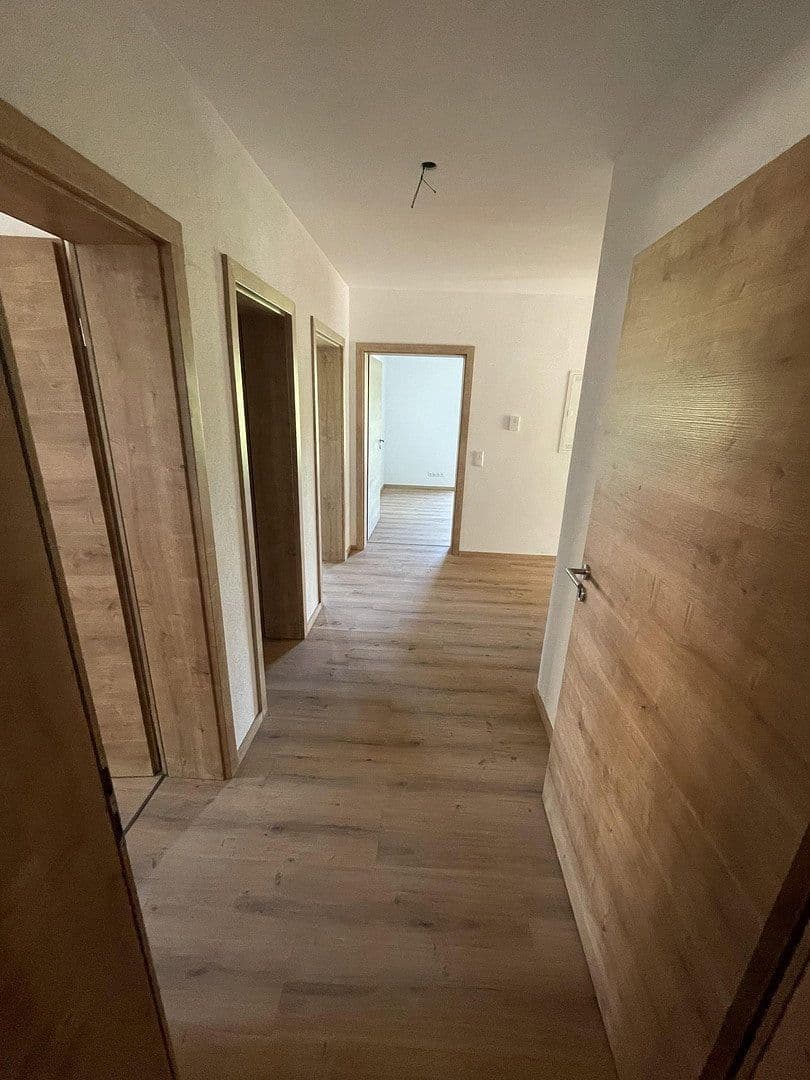 Prenájom bytu 4-izbový 103 m², Fridolfing, Bavorsko Prenájom bytu 4-izbový 103 m², Fridolfing, Bavorsko