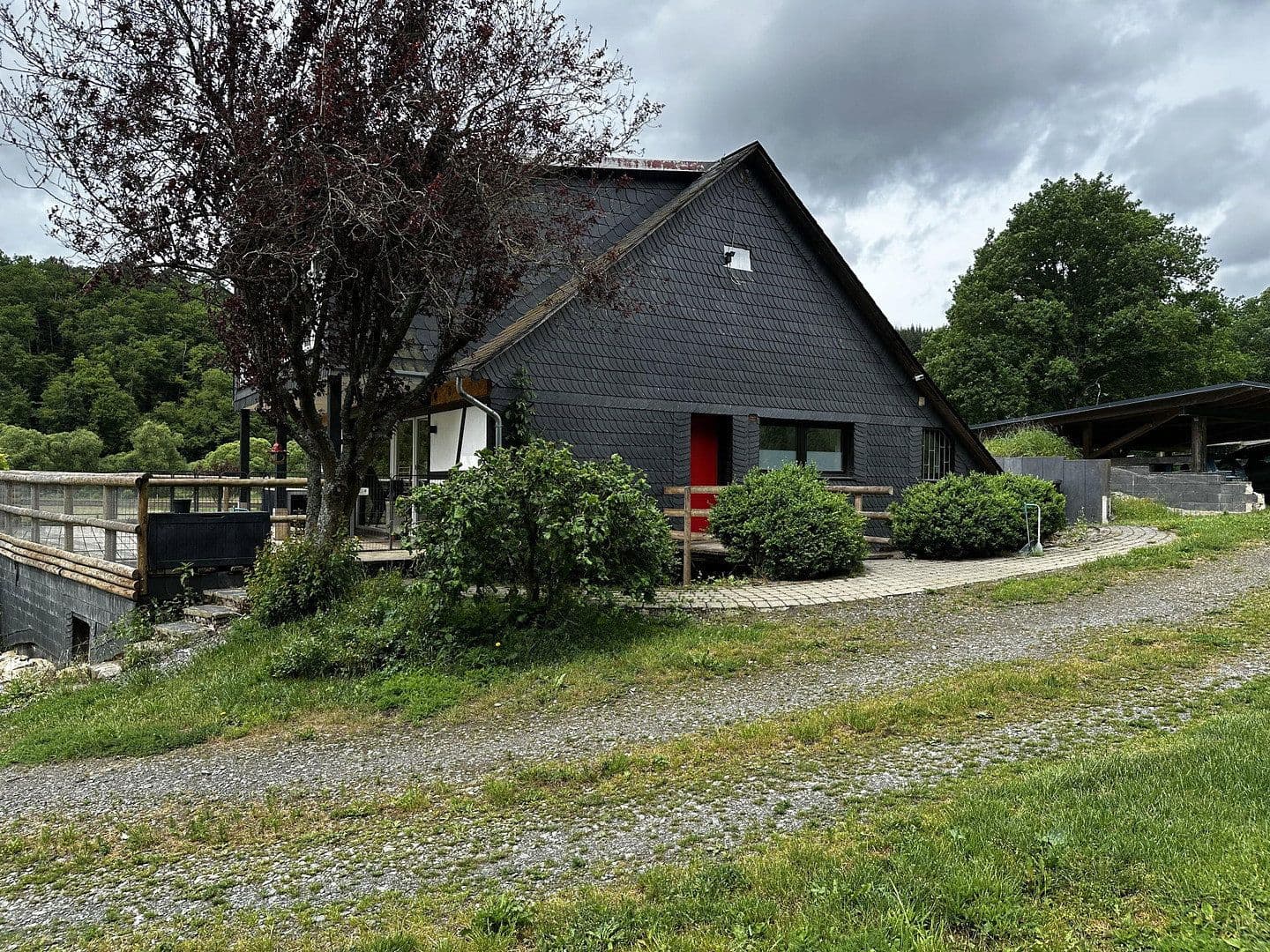 Predaj domu 140 m², pozemok 47.200 m², Kirchberg, Porýnie-Falcko Predaj domu 140 m², pozemok 47.200 m², Kirchberg, Porýnie-Falcko