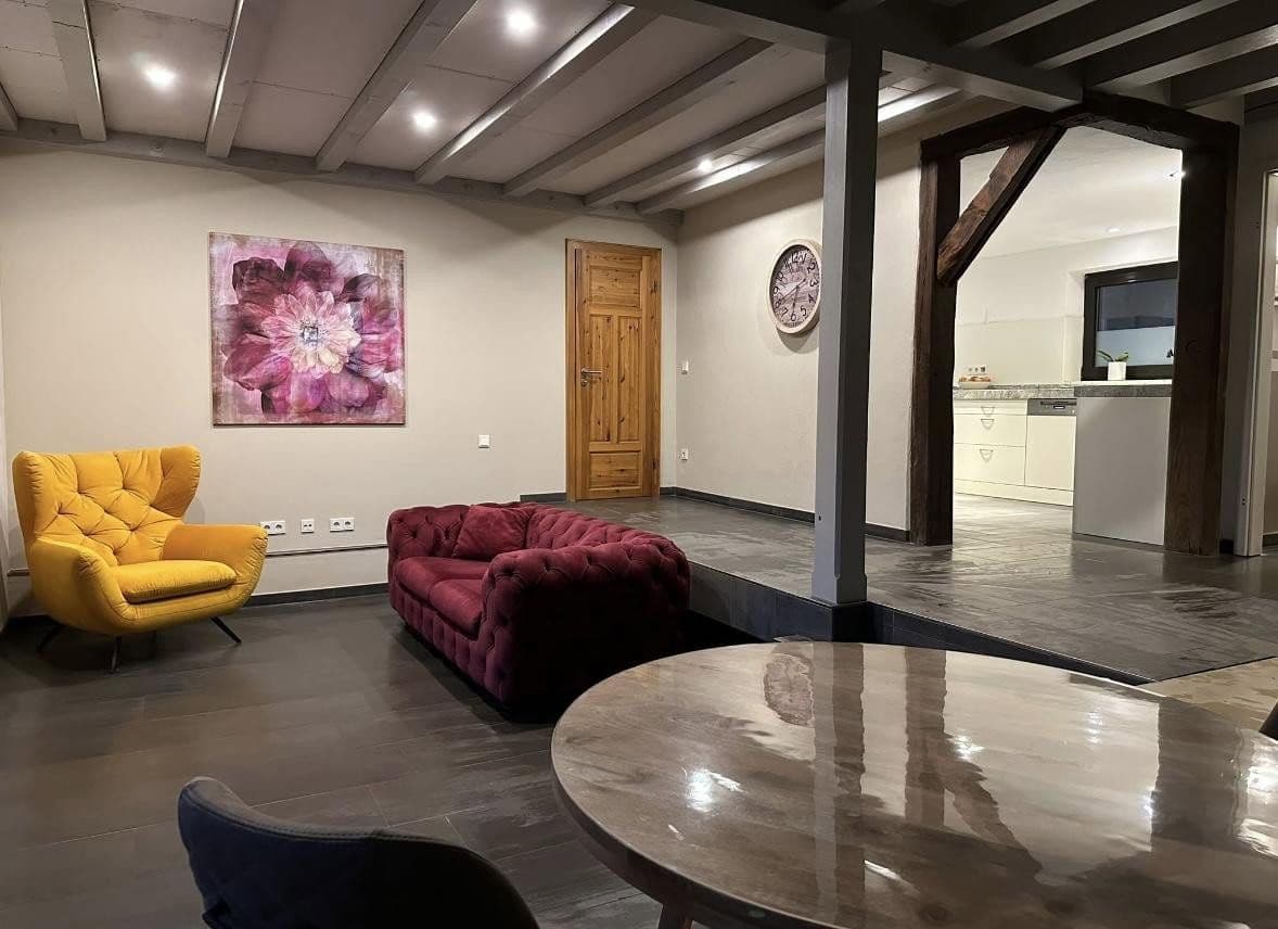 Predaj domu 140 m², pozemok 47.200 m², Kirchberg, Porýnie-Falcko Predaj domu 140 m², pozemok 47.200 m², Kirchberg, Porýnie-Falcko