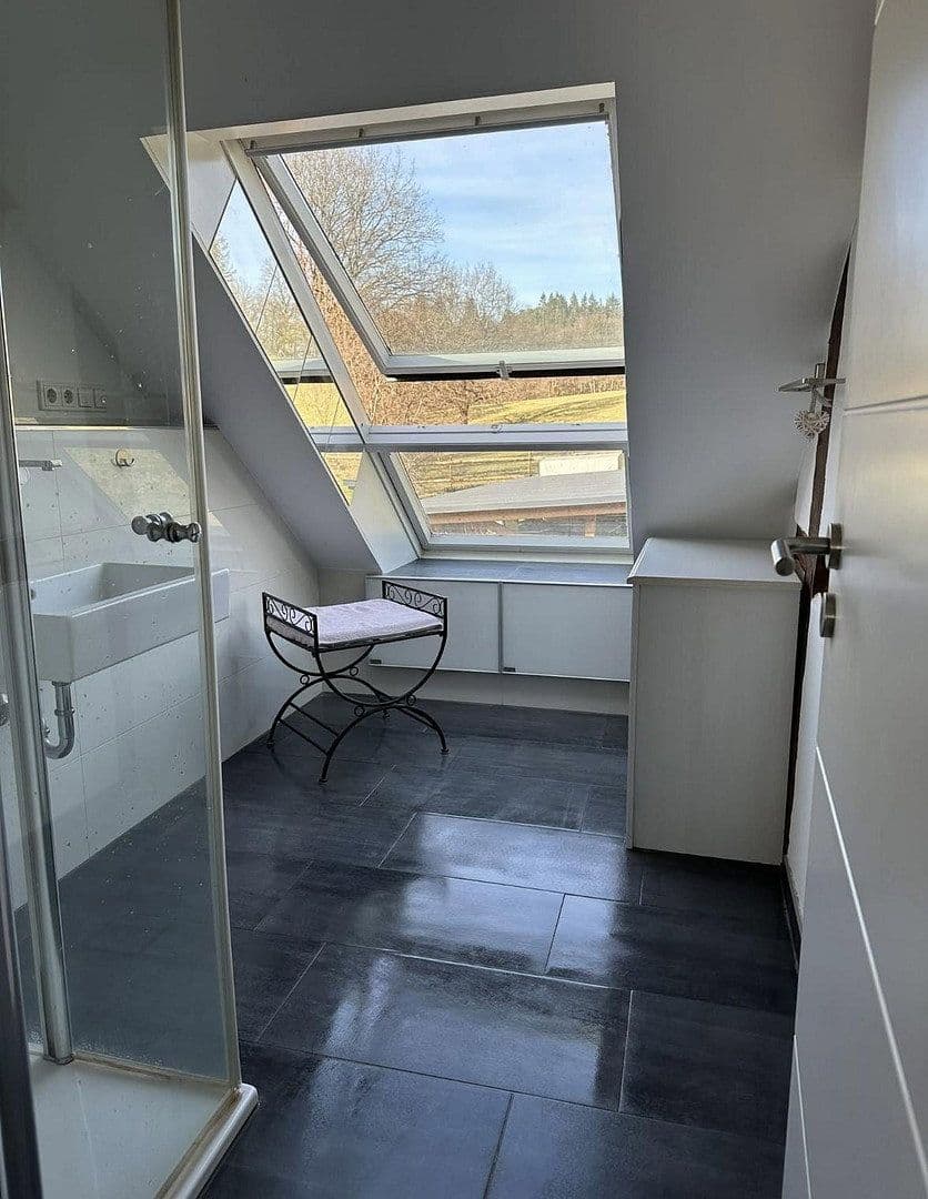Predaj domu 140 m², pozemok 47.200 m², Kirchberg, Porýnie-Falcko Predaj domu 140 m², pozemok 47.200 m², Kirchberg, Porýnie-Falcko