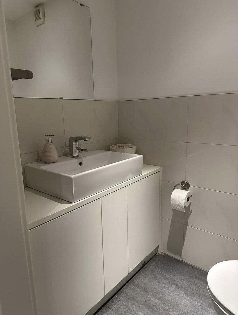 Predaj domu 140 m², pozemok 47.200 m², Kirchberg, Porýnie-Falcko Predaj domu 140 m², pozemok 47.200 m², Kirchberg, Porýnie-Falcko