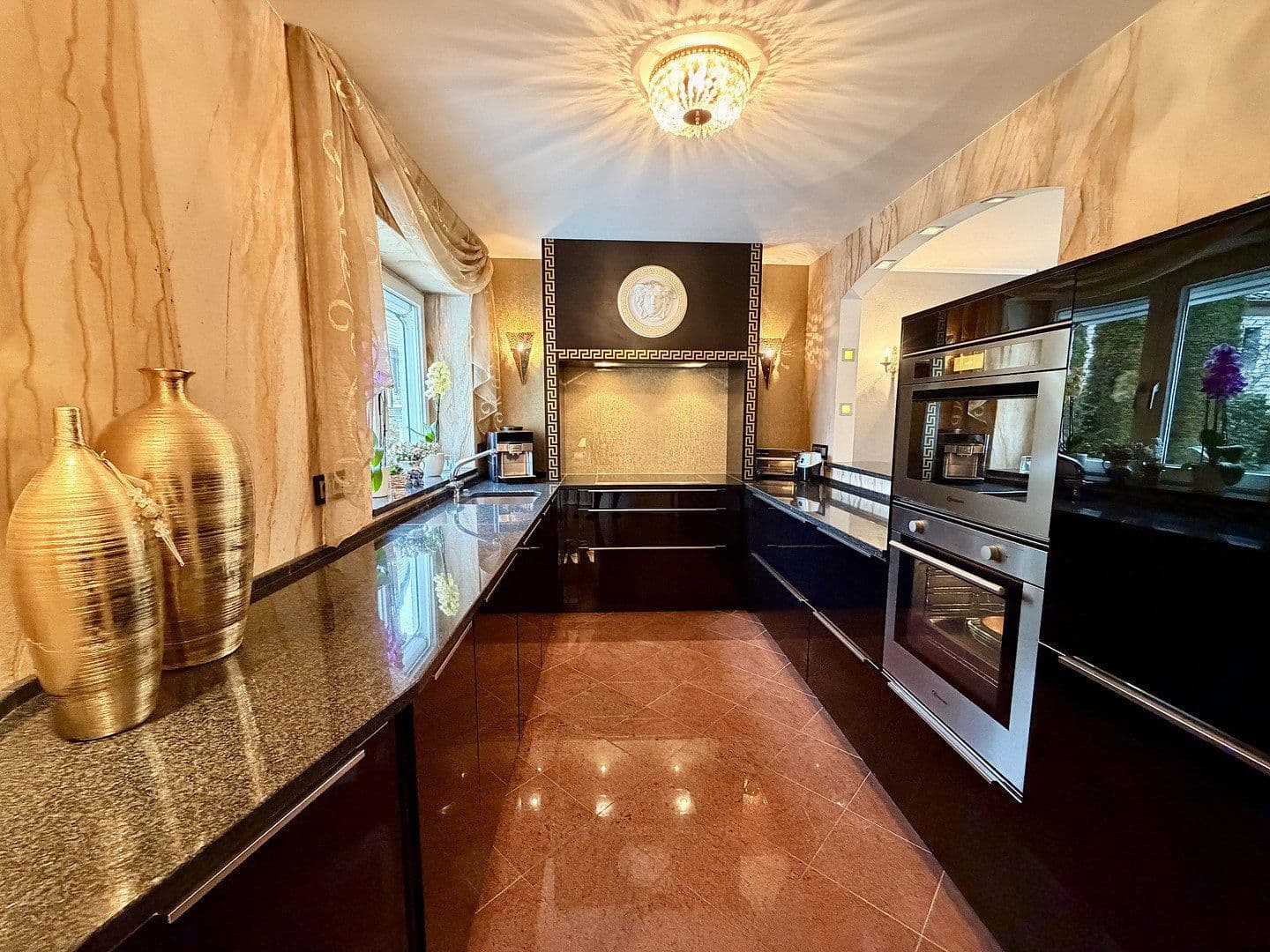 Predaj domu 417 m², pozemok 1.196 m², Burgwedel, Dolné Sasko Predaj domu 417 m², pozemok 1.196 m², Burgwedel, Dolné Sasko