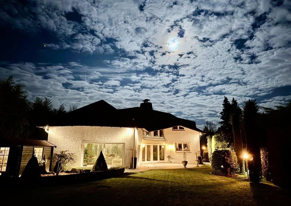 Predaj domu 417 m², pozemok 1.196 m², Burgwedel, Dolné Sasko Predaj domu 417 m², pozemok 1.196 m², Burgwedel, Dolné Sasko