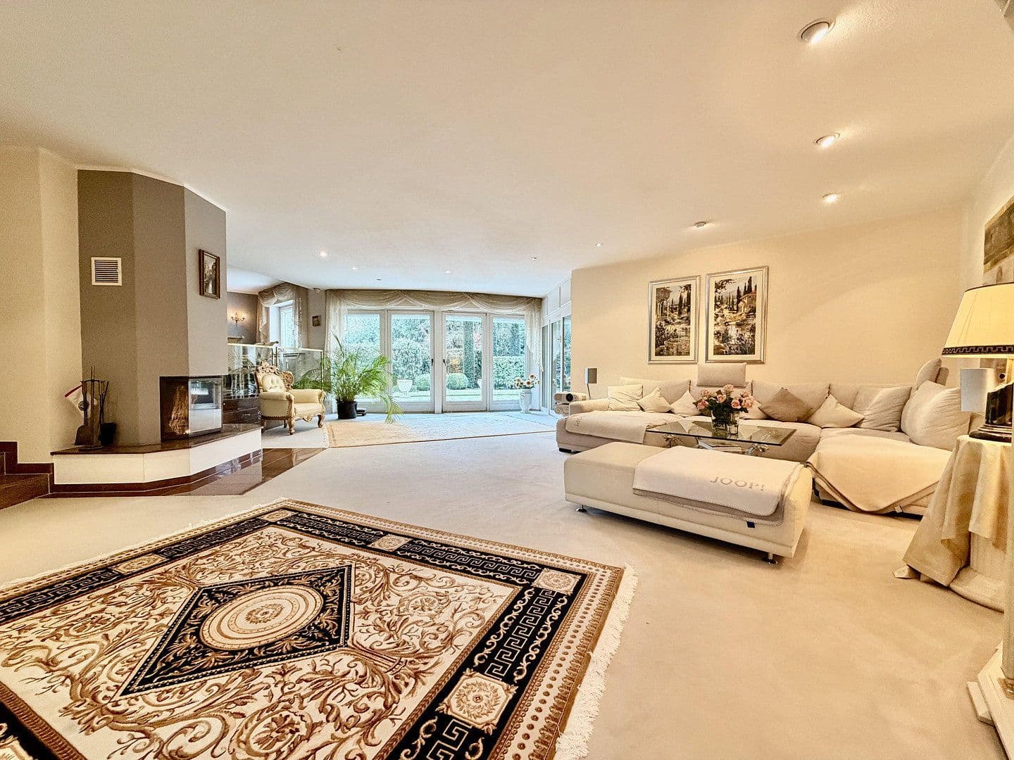Predaj domu 417 m², pozemok 1.196 m², Burgwedel, Dolné Sasko Predaj domu 417 m², pozemok 1.196 m², Burgwedel, Dolné Sasko