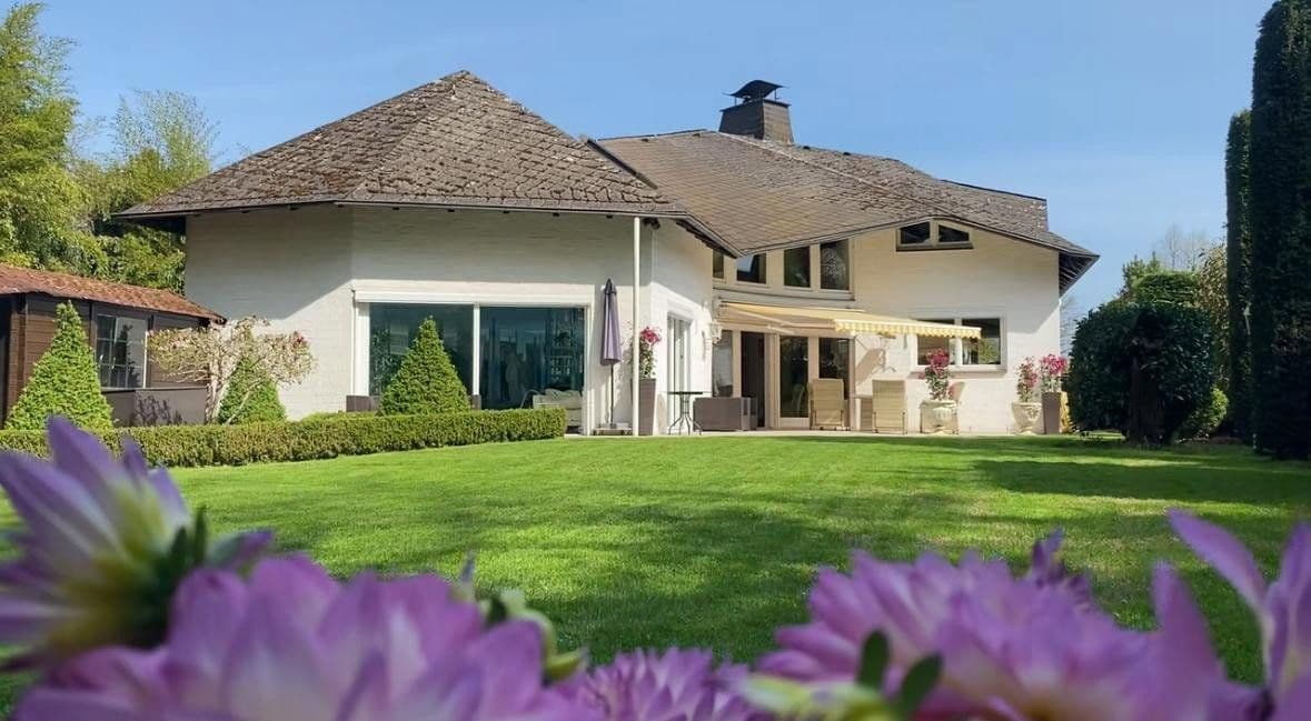 Predaj domu 417 m², pozemok 1.196 m², Burgwedel, Dolné Sasko Predaj domu 417 m², pozemok 1.196 m², Burgwedel, Dolné Sasko