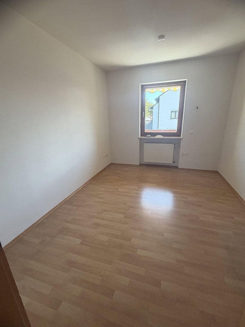 Prenájom bytu 3-izbový 87 m², Schwabelweis, Bavorsko Prenájom bytu 3-izbový 87 m², Schwabelweis, Bavorsko