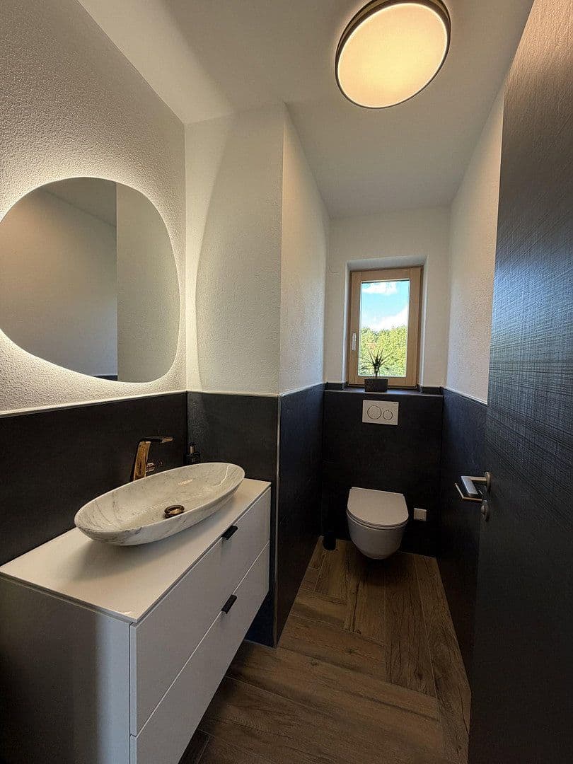 Prenájom bytu 5-izbový 145 m², Deuerling, Bavorsko Prenájom bytu 5-izbový 145 m², Deuerling, Bavorsko